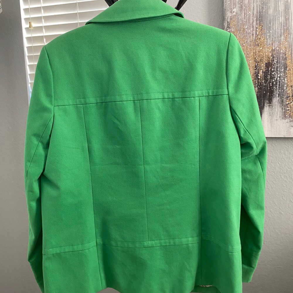 Gorgeous green coat!